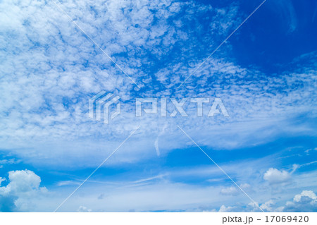 雲 巻積雲 積雲 素材 青い空 白い雲 コピースペース 背景用素材 クラウド テキストスペース 雲 巻積雲 積雲 素材 青い空 白い雲 コピースペース 背景用素材 クラウド テキストスペース 17069420