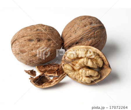 walnut and a cracked walnu walnut and a cracked walnu 17072264