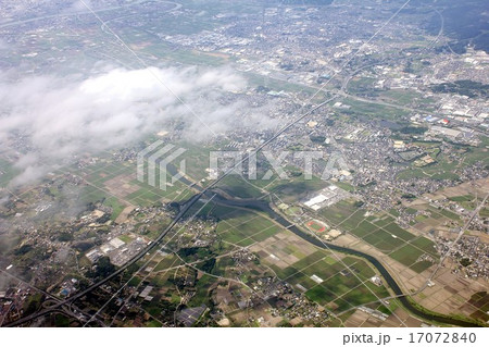 福岡県小郡市上空から望む小郡市と佐賀県鳥栖市の市街地 17072840