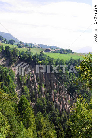 ピラミディ　piramidi　　ピラミディ・ディ・テッラ　piramidi　di　terra 17073236