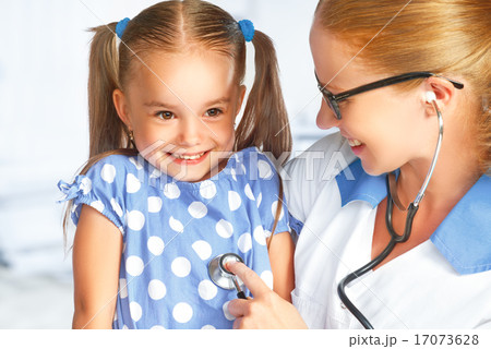 Doctor pediatrician and child patient 17073628