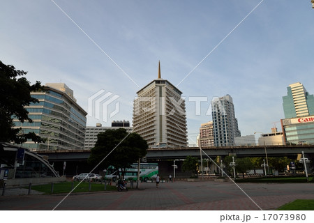 バンコク・ルンピニ公園からシーロムを臨む 17073980