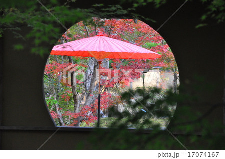 円通院境内にて 17074167