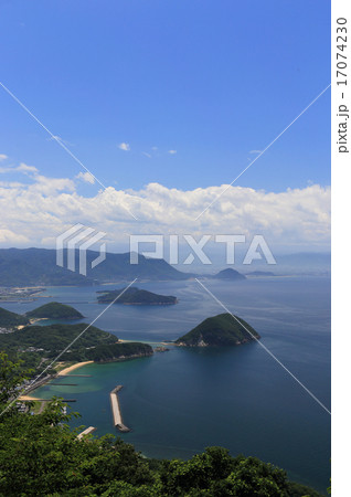 香川県三豊市紫雲出山から見る荘内半島西岸、仁尾町・観音寺方面 17074230