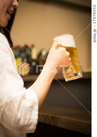 居酒屋 女性 居酒屋 女性 17076450