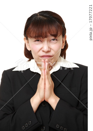 頼み込むビジネスウーマン 頼み込むビジネスウーマン 17077221
