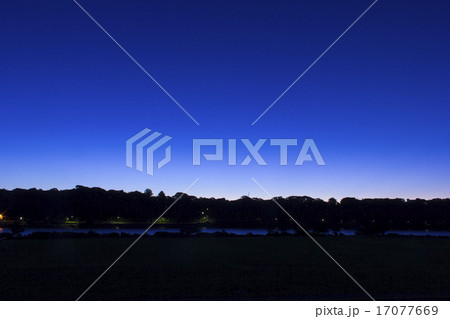 江戸川の夜明け前 17077669