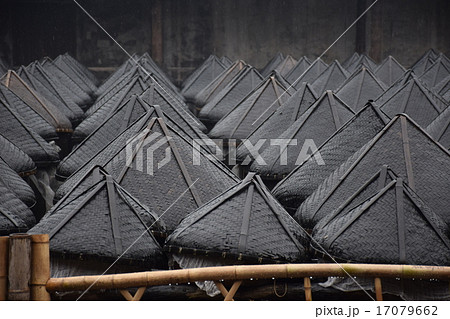 雨の醤油樽 雨の醤油樽 17079662