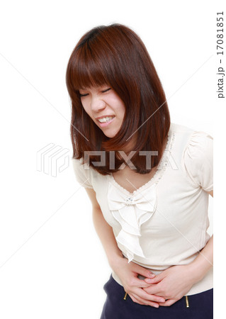 急性の下痢に苦しむ女性 急性の下痢に苦しむ女性 17081851