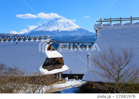 富士山と古民家 17081976