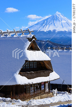 富士山と古民家 17081977