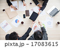 会議　ミーティングシーン　上から　俯瞰 17083615