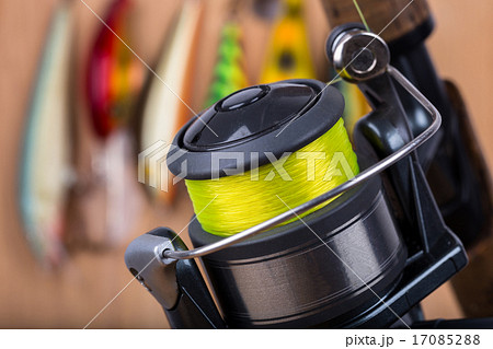 fishing bait wobbler and reel with line 17085288