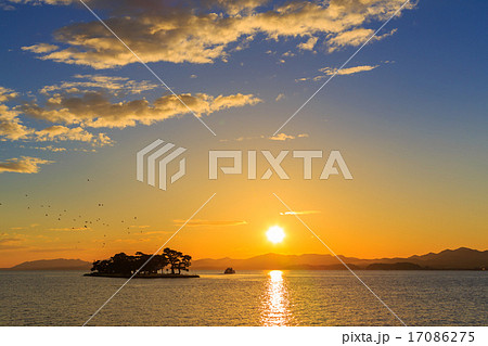 宍道湖の夕景 17086275