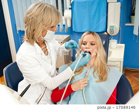 woman dentist at work woman dentist at work 17089146