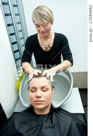 washing hair 17089862