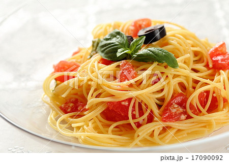 トマトの冷製パスタの写真素材