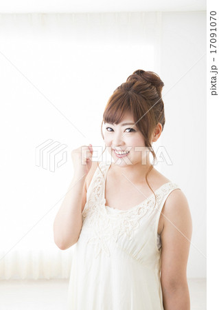 ポートレート　若い女性 17091070