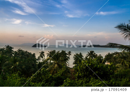 view from hill on Koh Mak onto horizon  17091409