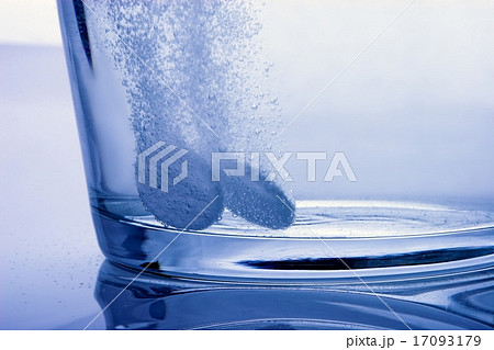 Effervescent painkiller tablets in water Effervescent painkiller tablets in water 17093179