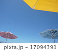 海のパラソル 17094391