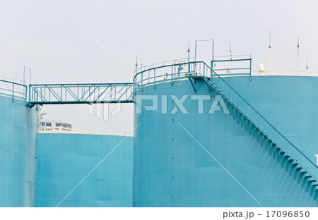 Industrial fuel tank with stairs 17096850