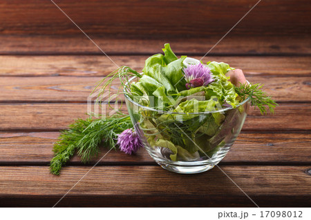 Healthy green salad 17098012