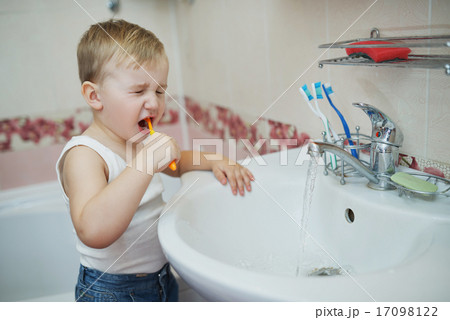 little boy learns to brush teeth little boy learns to brush teeth 17098122
