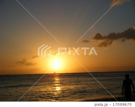 ハワイ 夕日 ハワイ 夕日 17099670