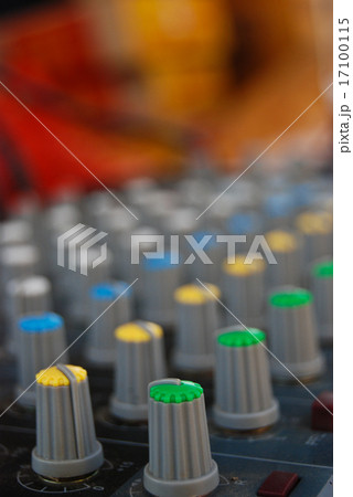 method to control level of music method to control level of music 17100115