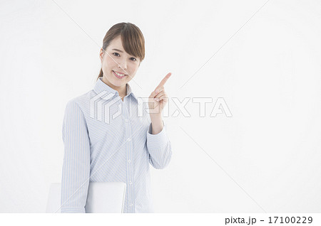 若い女性 若い女性 17100229