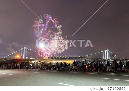 品川埠頭から観るレインボーブリッジと東京湾大華火祭 Iの写真素材