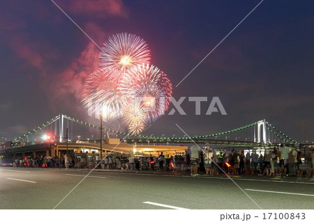 品川埠頭から観るレインボーブリッジと東京湾大華火祭 Jの写真素材