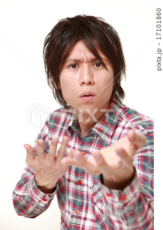 要求する男性 17101860