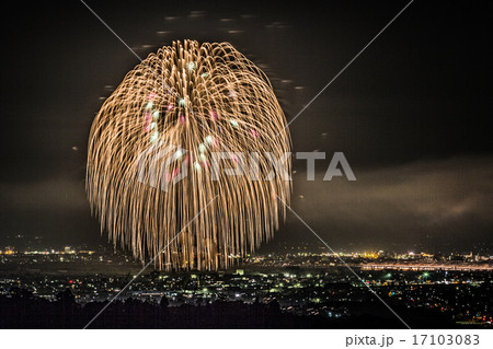 長岡花火 慰霊 鎮魂 平和を願う三尺玉の写真素材