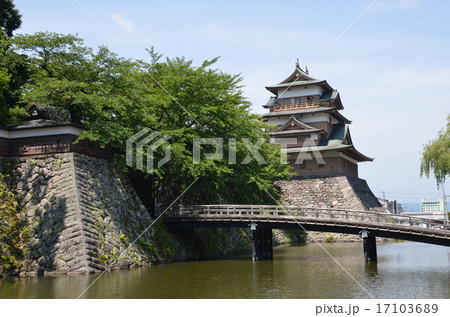 諏訪高島城　復元天守と冠木橋 17103689