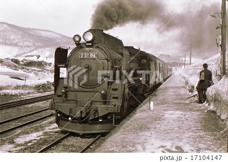 冬の北海道函館本線目名D51到着　昭和45年 17104147