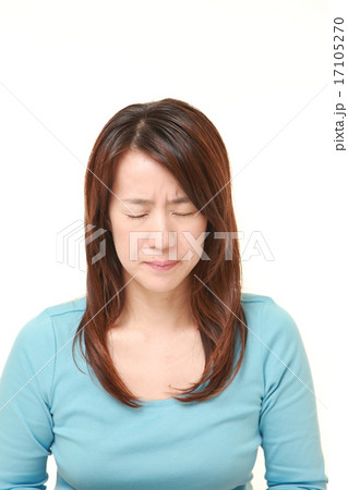 悲しむ女性 悲しむ女性 17105270