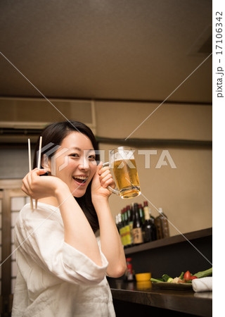 居酒屋 女性 居酒屋 女性 17106342