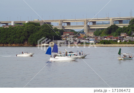 瀬戸大橋の釣り船の景色 瀬戸大橋の釣り船の景色 17106472