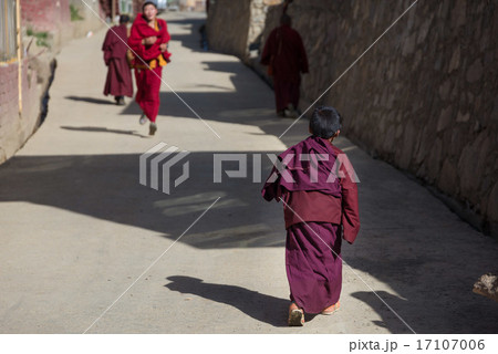 人物　ラルンガルゴンパ 17107006
