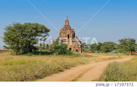 Ancient temples in Bagan, Myanmar 17107372