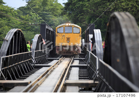 タイ、カンチャナブリの鉄橋 17107496