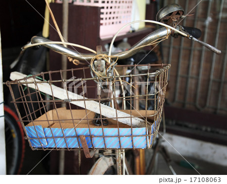 Vintage rustic bicycle basket 17108063