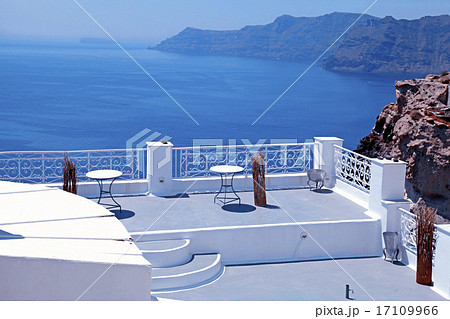 beautiful white terrace overlooking sea, Santorini beautiful white terrace overlooking sea, Santorini 17109966
