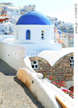 Oia church with blue cupola on Santorini, Greece Oia church with blue cupola on Santorini, Greece 17109976