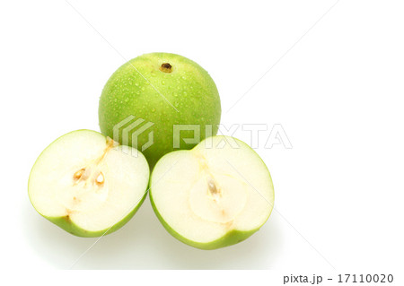 半分にカットした二十世紀梨の写真素材