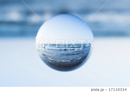 球に写る海（宙玉撮影） 17110334