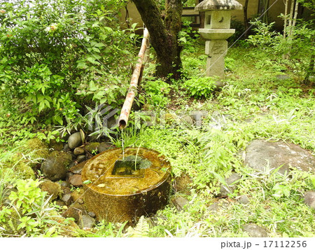 和のテイスト　　手水、水、石、苔、 17112256