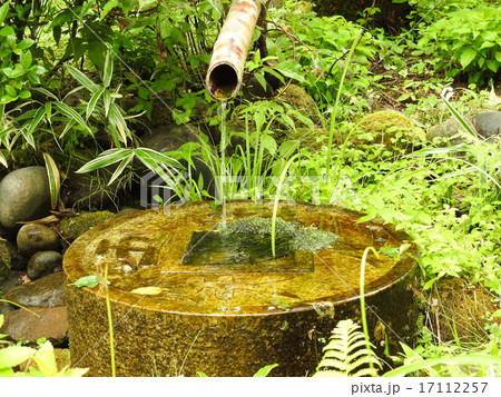 和のテイスト　　手水、水、石、苔、 17112257